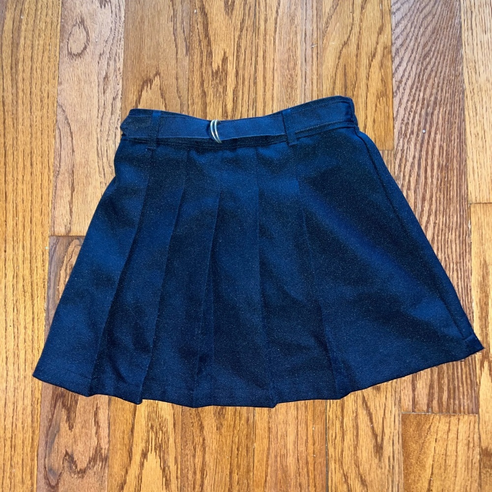 Navy blue pleated belt skort